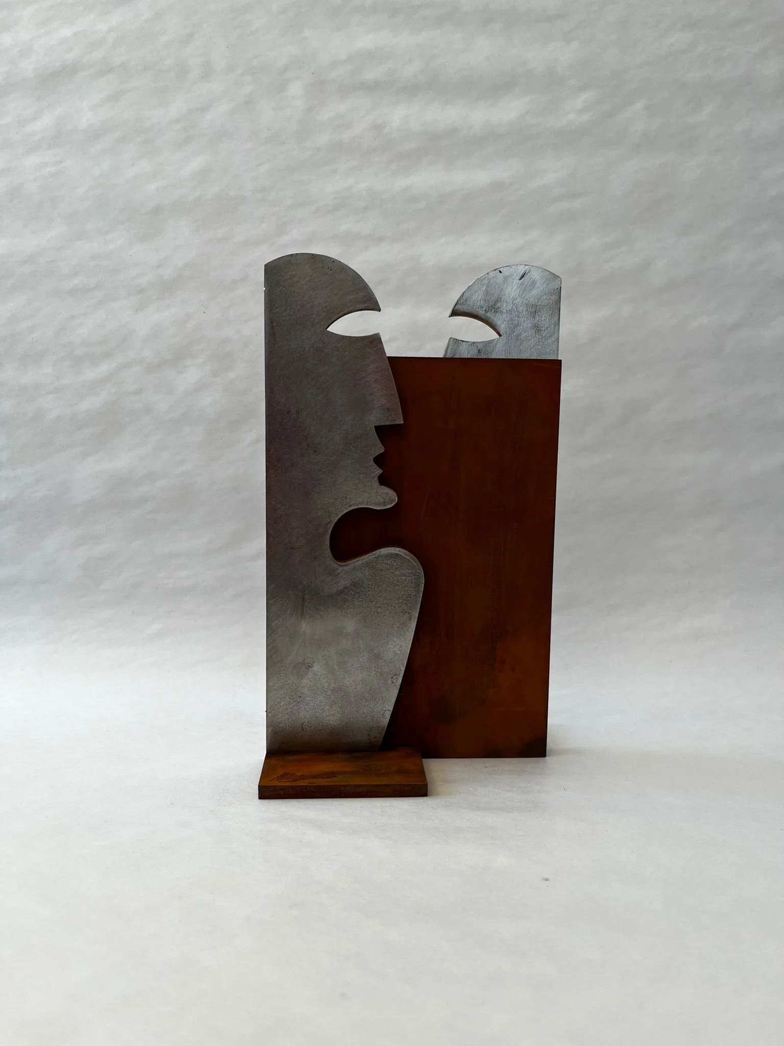 Duo, sculpture de Gianluca Magnelli, acier brossé et acier rouillé.